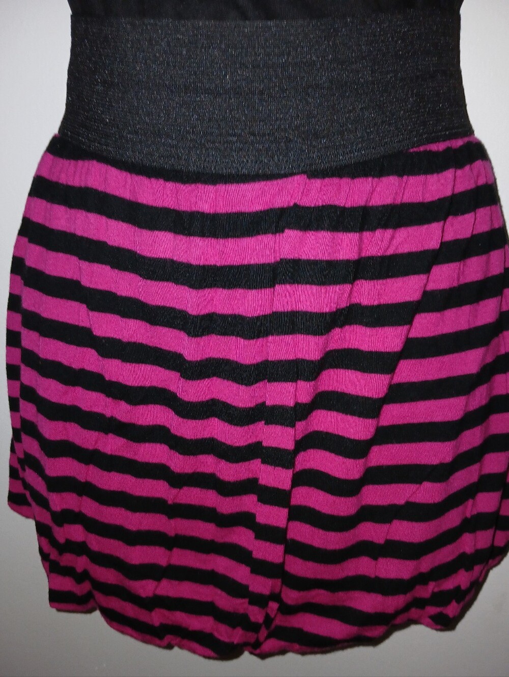 Pre-loved Women's Pink and Black Striped Bubble Skirt.